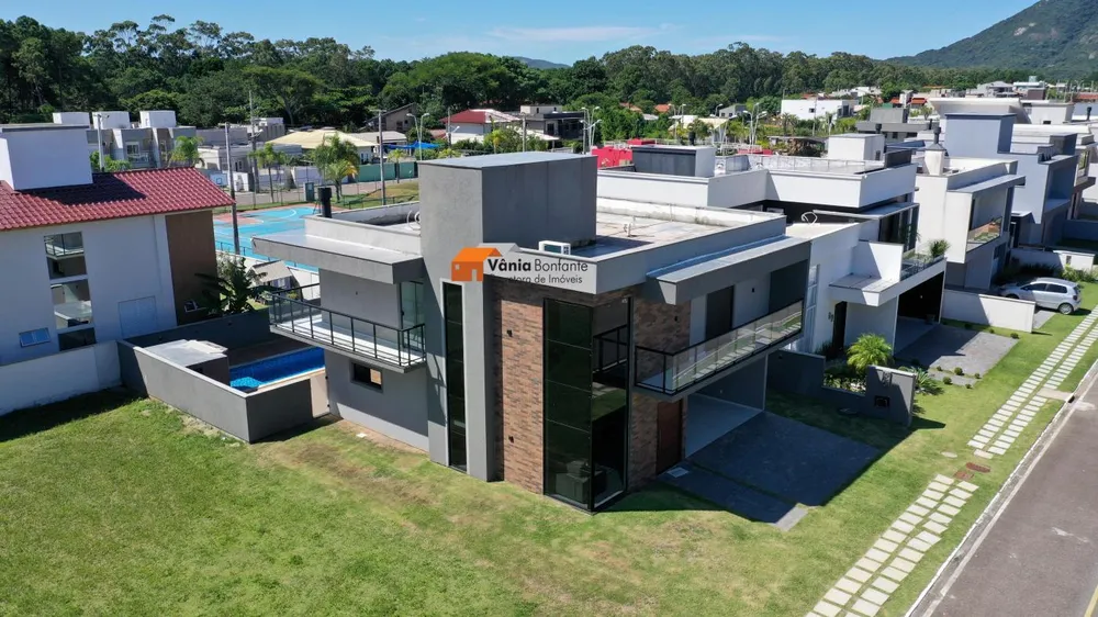 Casa, 4 quartos, 261 m² - Foto 1