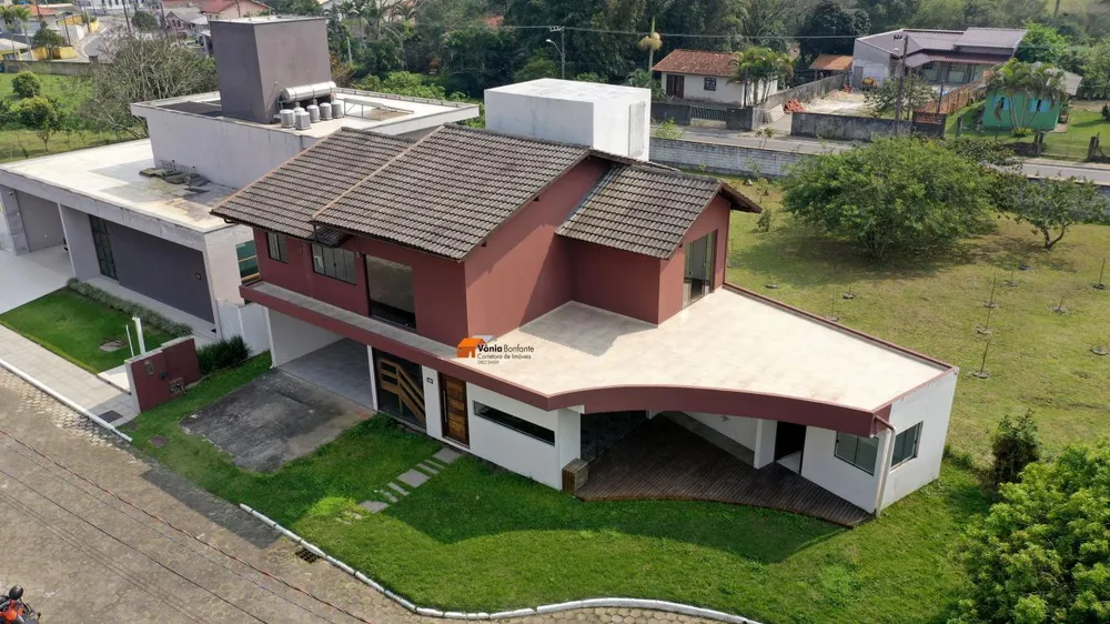 Casa, 4 quartos, 238 m² - Foto 1