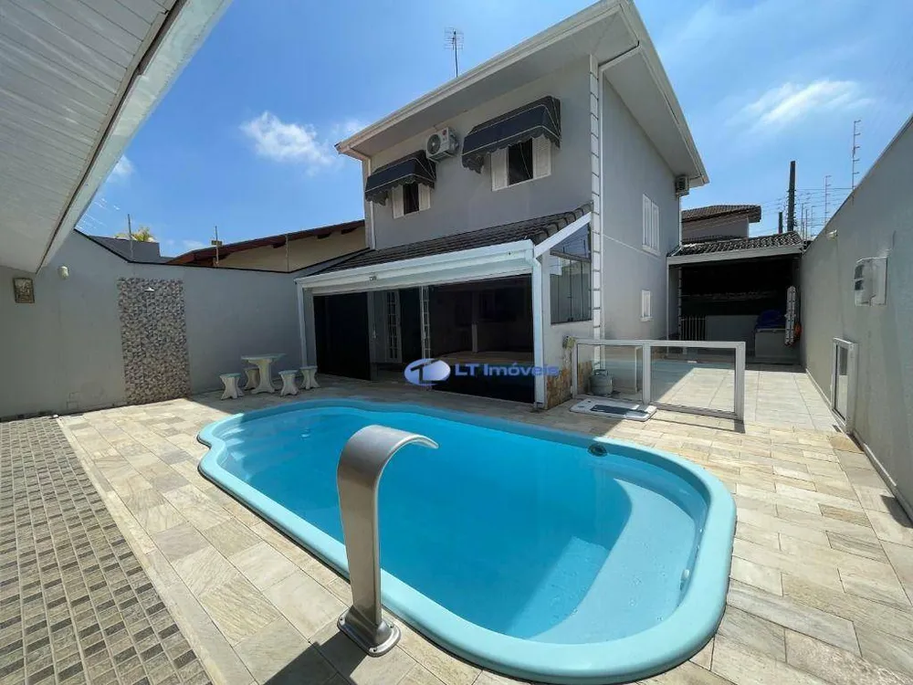 Sobrado, 3 quartos, 250 m² - Foto 1