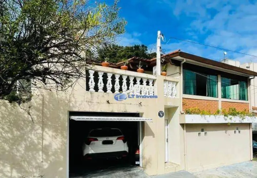 Casa, 4 quartos, 198 m² - Foto 1