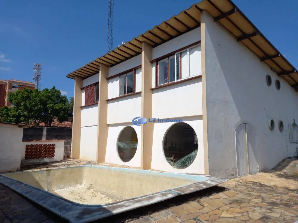 Casa, 4 quartos, 228 m² - Foto 1