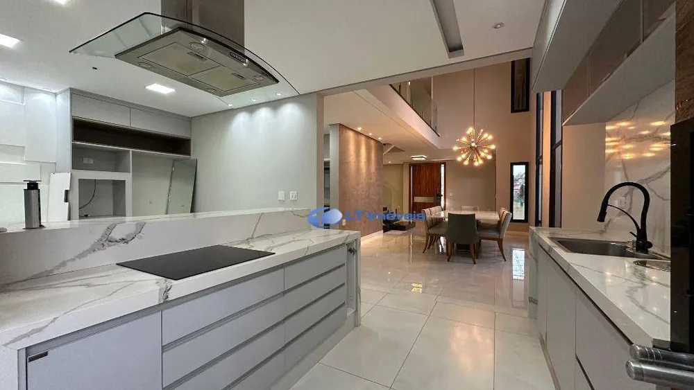 Sobrado, 3 quartos, 270 m² - Foto 1