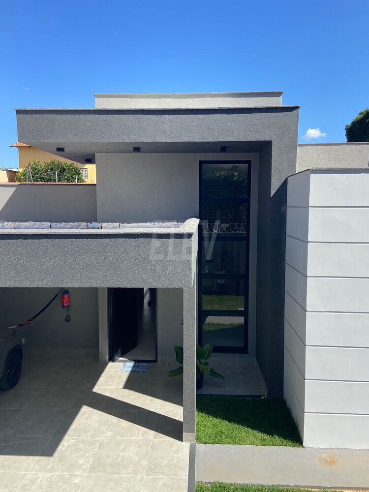 Casa, 4 quartos, 251 m² - Foto 1