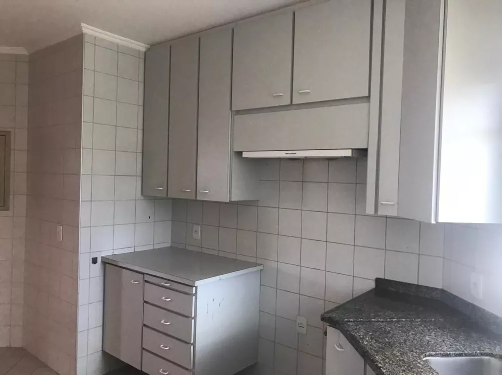 Apartamento à venda com 3 quartos, 161m² - Foto 2