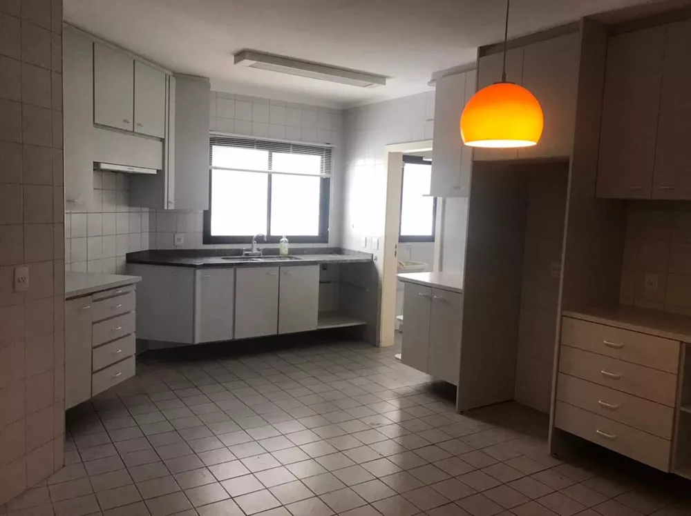 Apartamento à venda com 3 quartos, 161m² - Foto 1