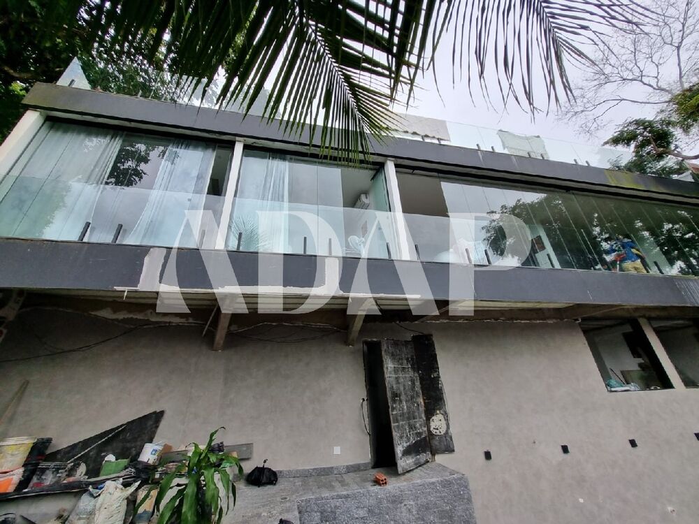 Casa à venda e aluguel com 4 quartos, 530m² - Foto 1