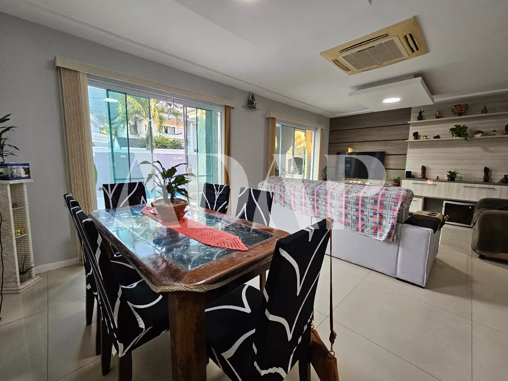 Casa, 4 quartos, 256 m² - Foto 1