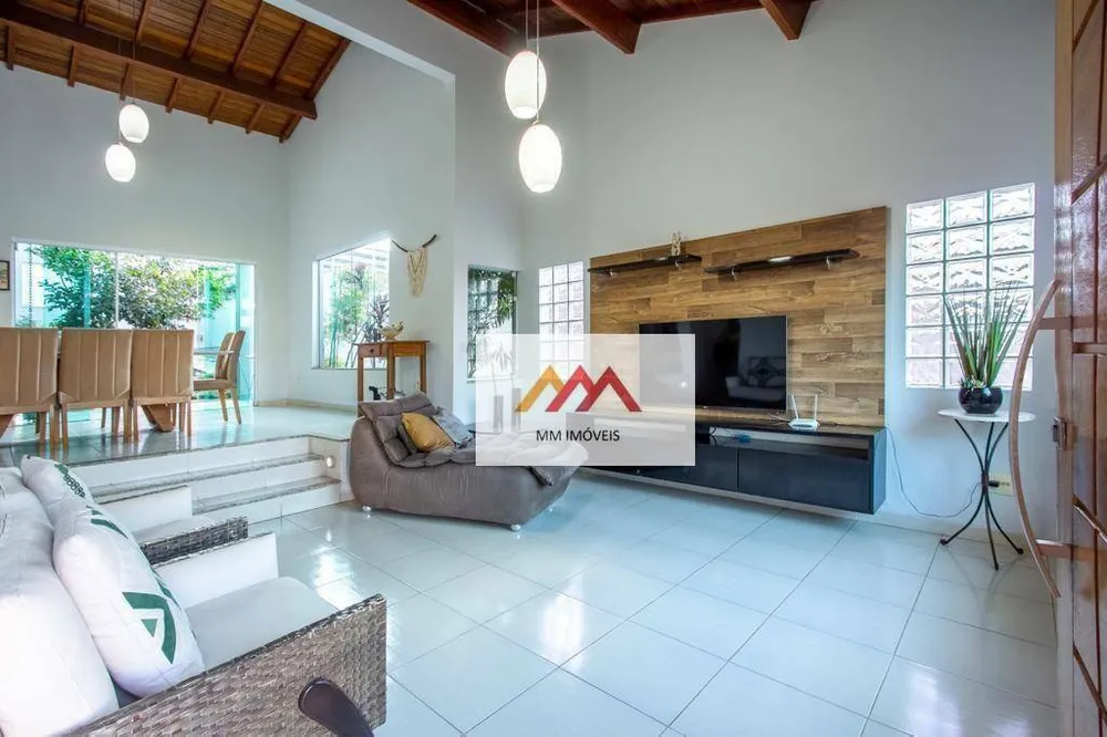 Casa, 3 quartos, 295 m² - Foto 1