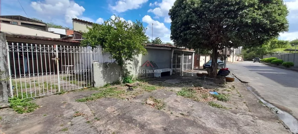 Casa à venda com 3 quartos, 300m² - Foto 2