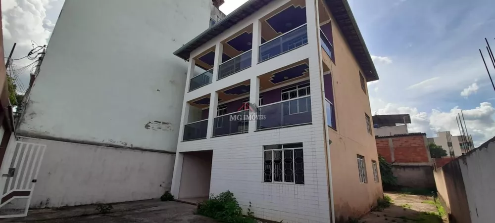 Casa à venda com 4 quartos, 360m² - Foto 1