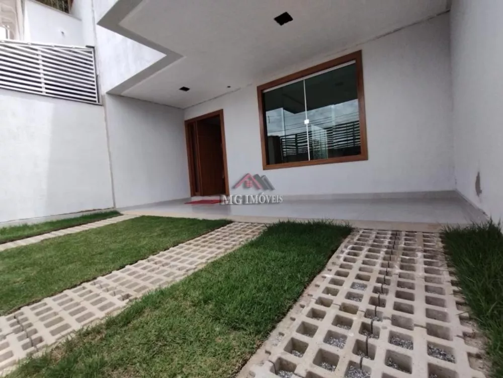 Casa à venda com 3 quartos, 205m² - Foto 1