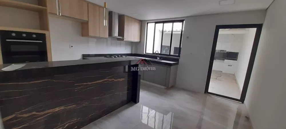 Casa à venda com 3 quartos, 280m² - Foto 4