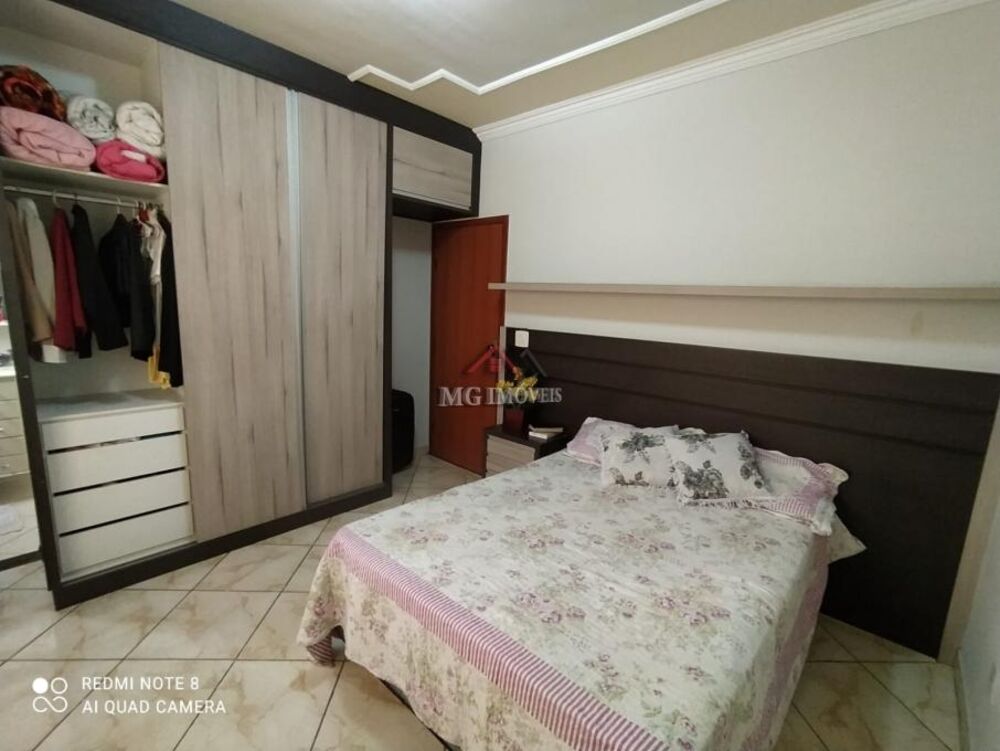 Casa à venda com 3 quartos, 220m² - Foto 11
