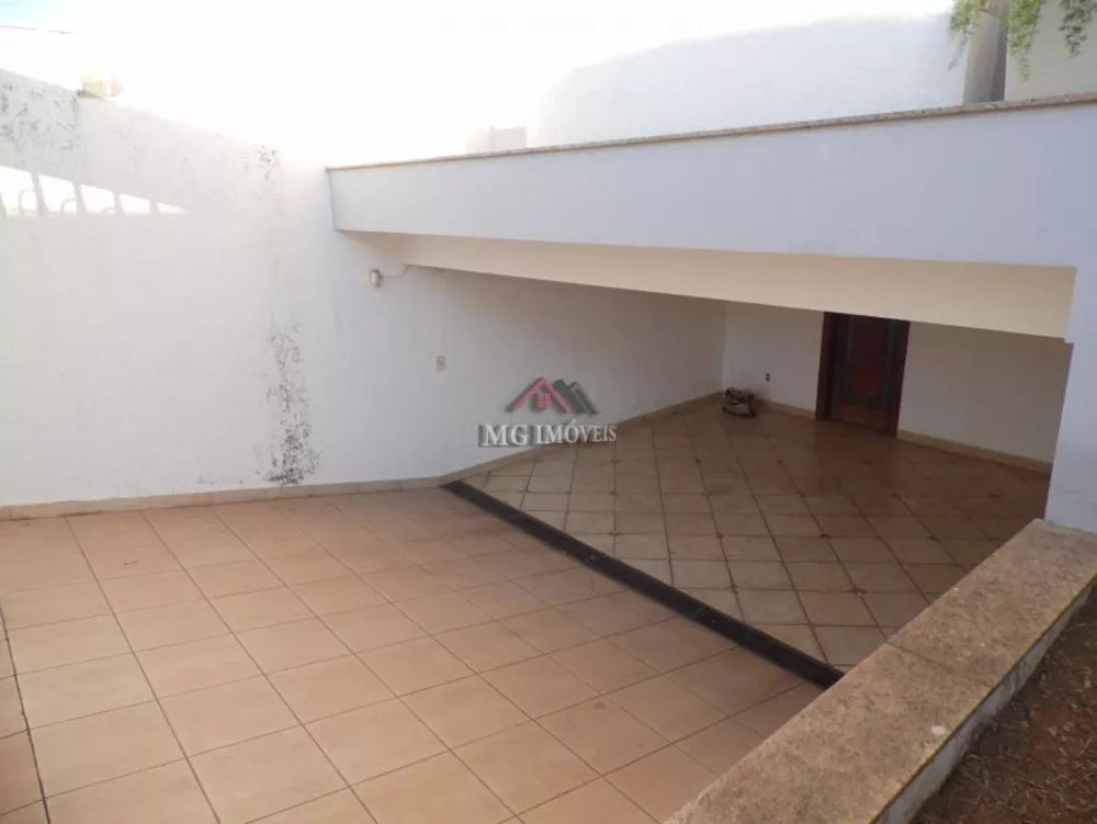 Casa à venda com 3 quartos, 195m² - Foto 2