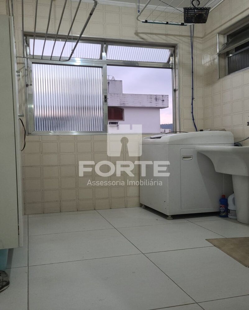 Apartamento à venda com 3 quartos, 135m² - Foto 2