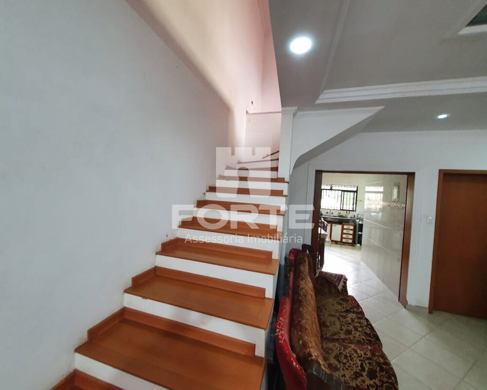 Casa, 3 quartos, 242 m² - Foto 1