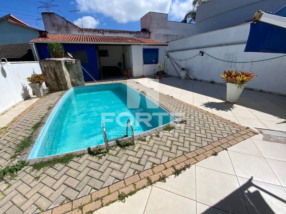 Casa, 3 quartos, 250 m² - Foto 1