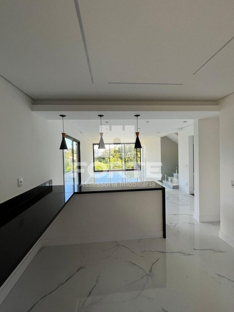 Casa, 3 quartos, 220 m² - Foto 1