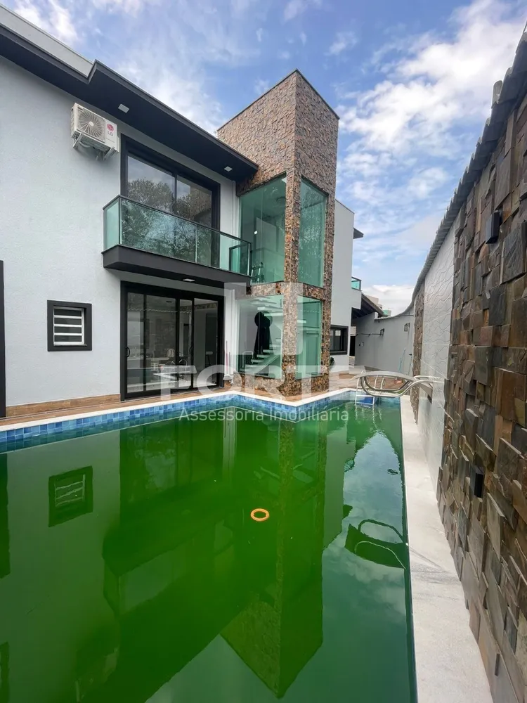 Casa, 3 quartos, 250 m² - Foto 1