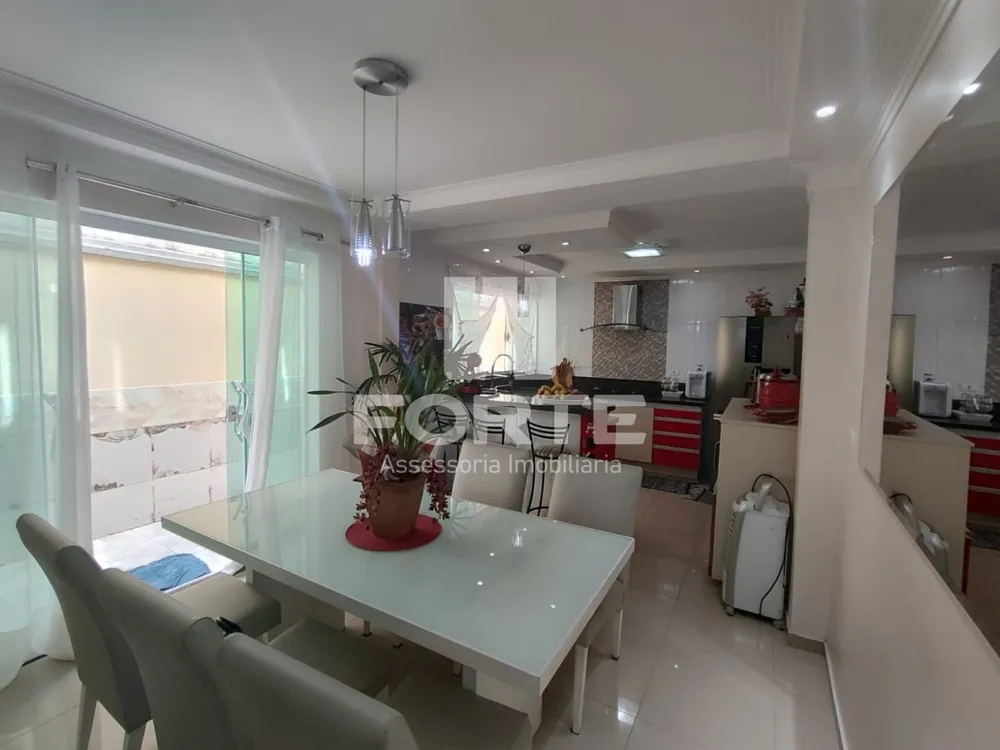 Casa, 5 quartos, 239 m² - Foto 1
