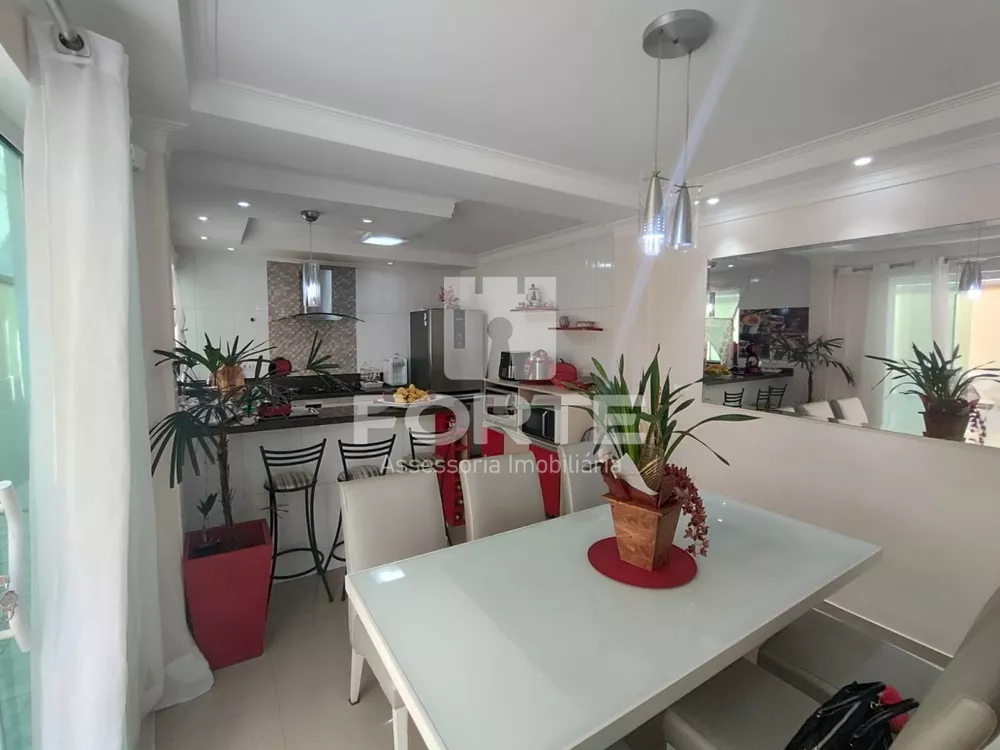 Casa, 5 quartos, 239 m² - Foto 1