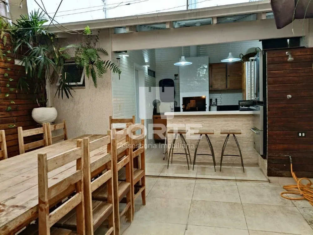 Casa, 3 quartos, 231 m² - Foto 1