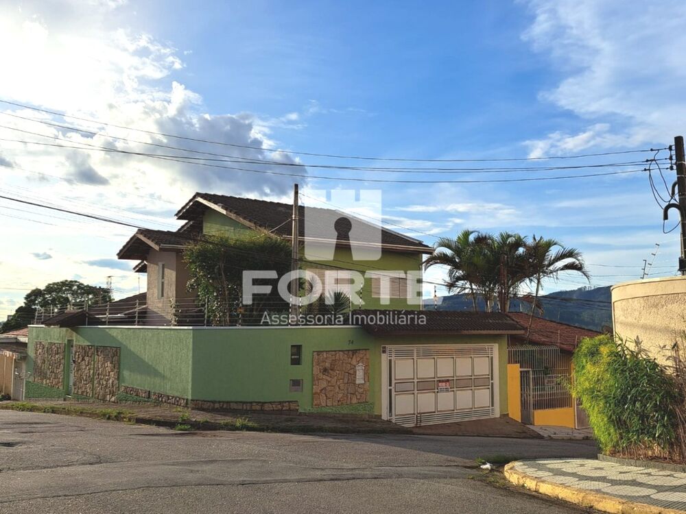 Casa, 3 quartos, 213 m² - Foto 1