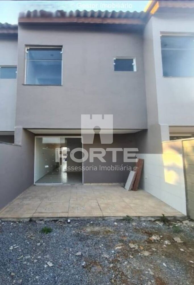 Casa à venda com 2 quartos, 80m² - Foto 1