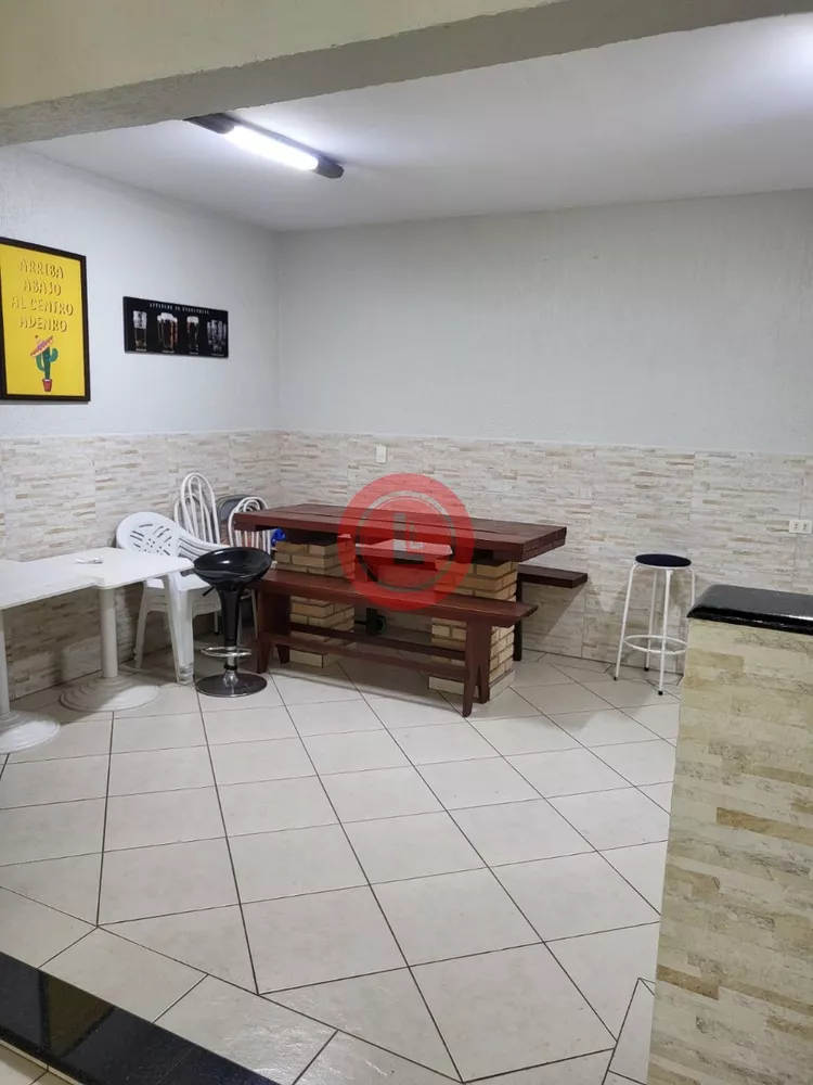 Casa à venda com 3 quartos, 250m² - Foto 4