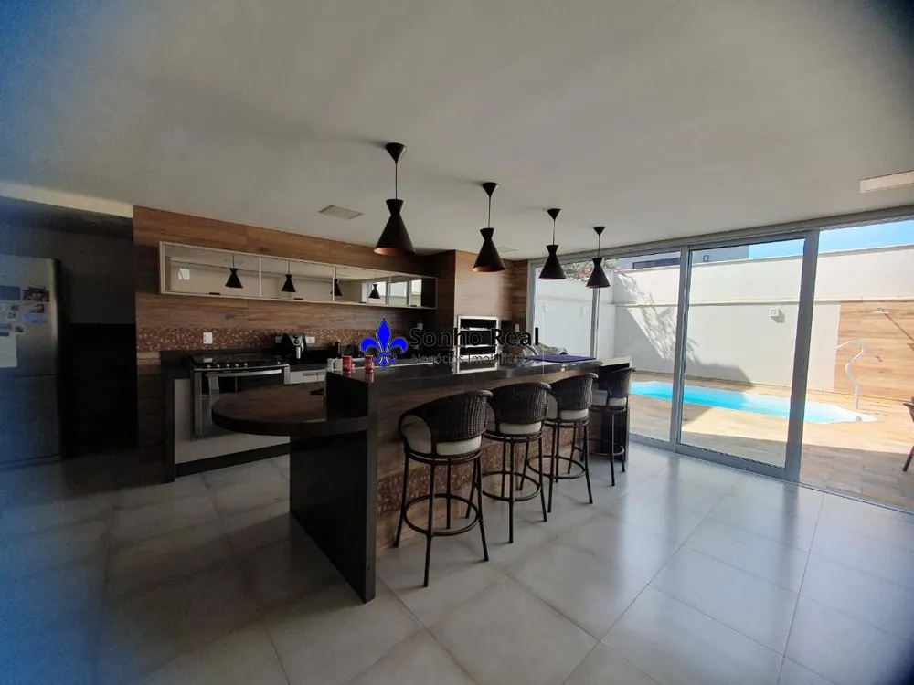 Casa, 3 quartos, 246 m² - Foto 1