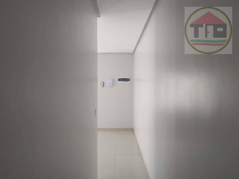 Casa à venda com 3 quartos, 70m² - Foto 2