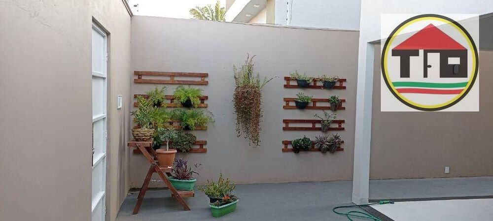 Casa à venda com 3 quartos, 190m² - Foto 1