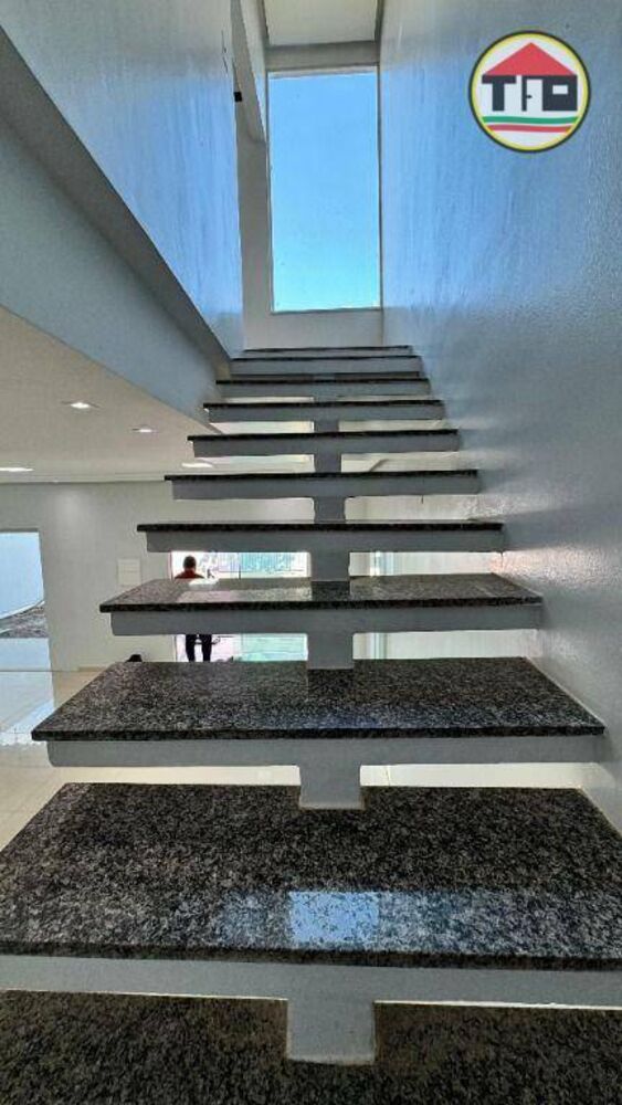Casa à venda com 4 quartos, 250M2 - Foto 2