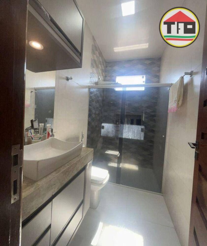 Casa à venda com 3 quartos, 230m² - Foto 2