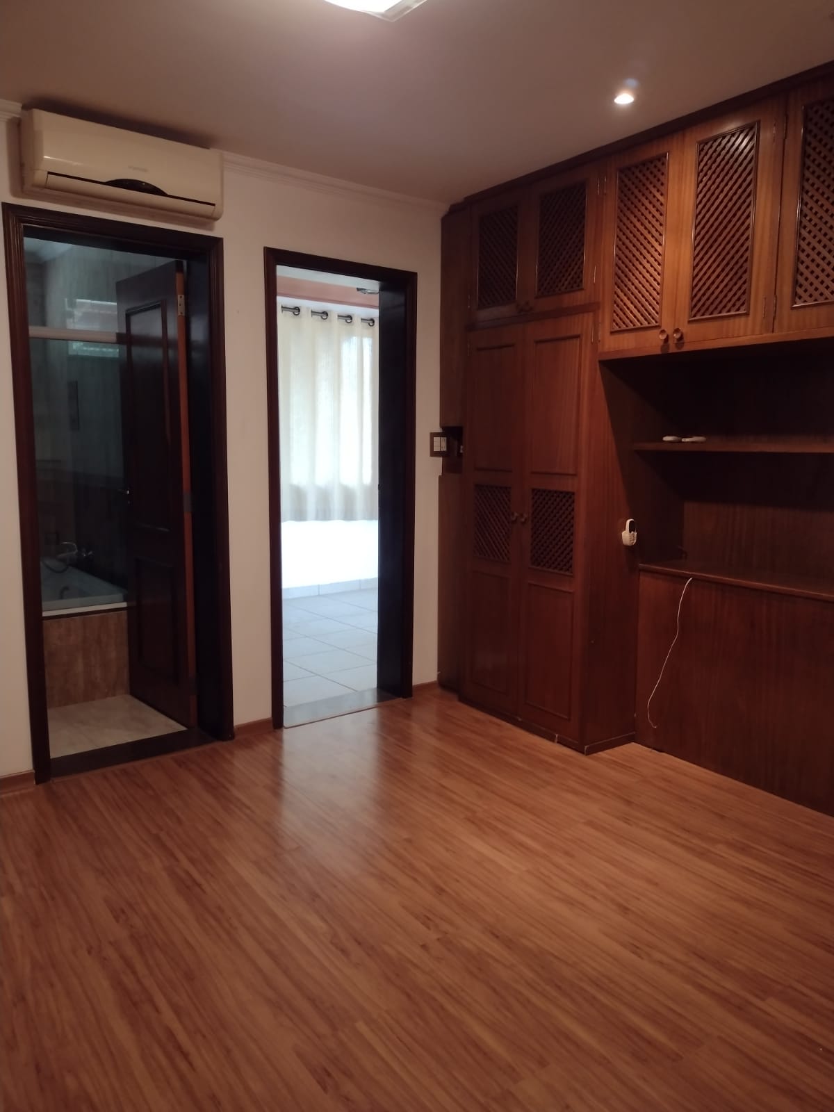 Casa à venda e aluguel com 3 quartos, 210m² - Foto 2