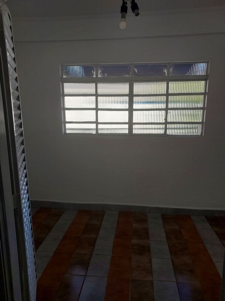 Casa para alugar com 2 quartos, 85m² - Foto 1