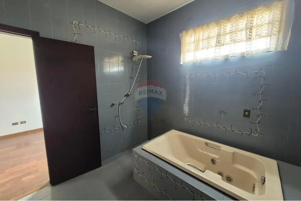 Casa, 5 quartos, 312 m² - Foto 2