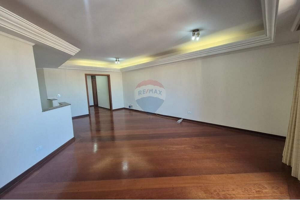 Apartamento à venda com 4 quartos, 221m² - Foto 2
