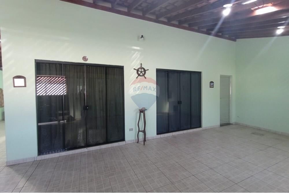 Casa à venda com 4 quartos, 199m² - Foto 1