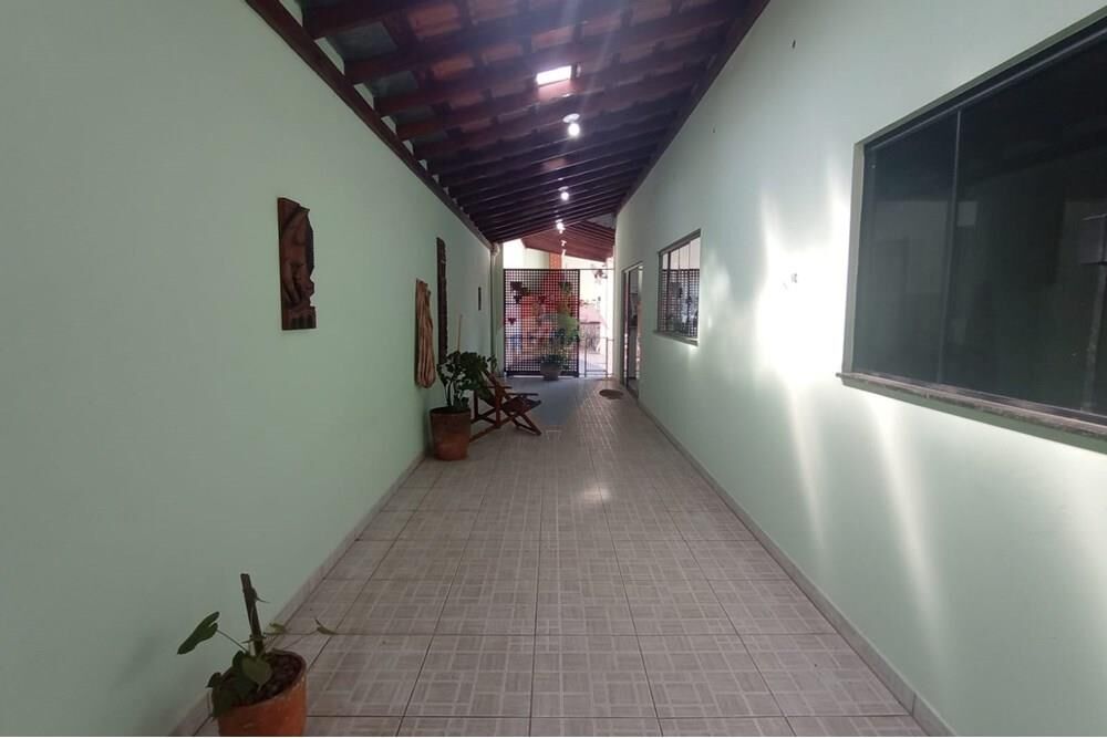 Casa à venda com 4 quartos, 199m² - Foto 2
