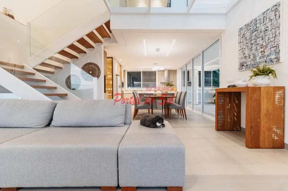 Sobrado, 3 quartos, 270 m² - Foto 1