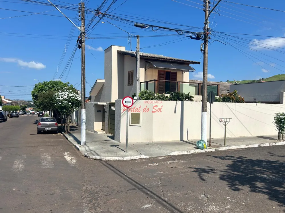 Casa, 3 quartos, 229 m² - Foto 1