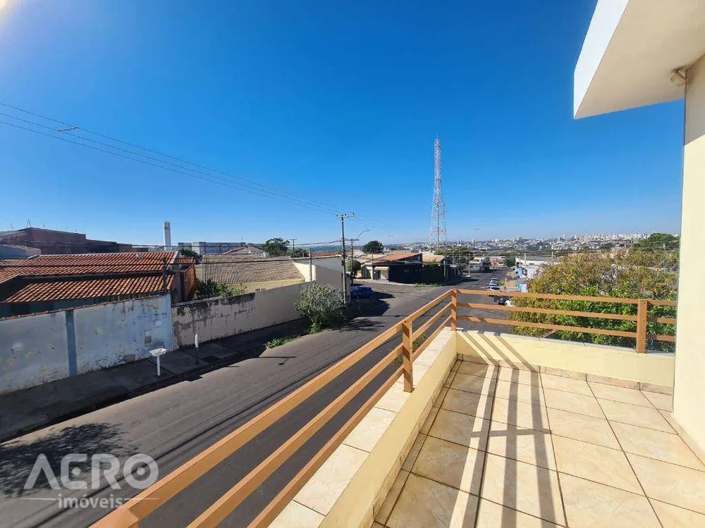 Casa, 3 quartos, 237 m² - Foto 2