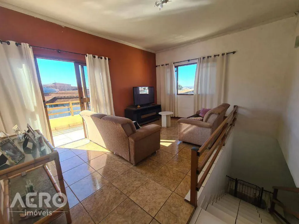 Casa, 3 quartos, 237 m² - Foto 1
