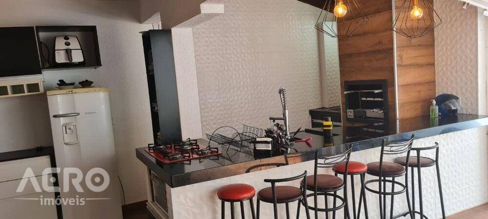 Casa, 3 quartos, 180 m² - Foto 1