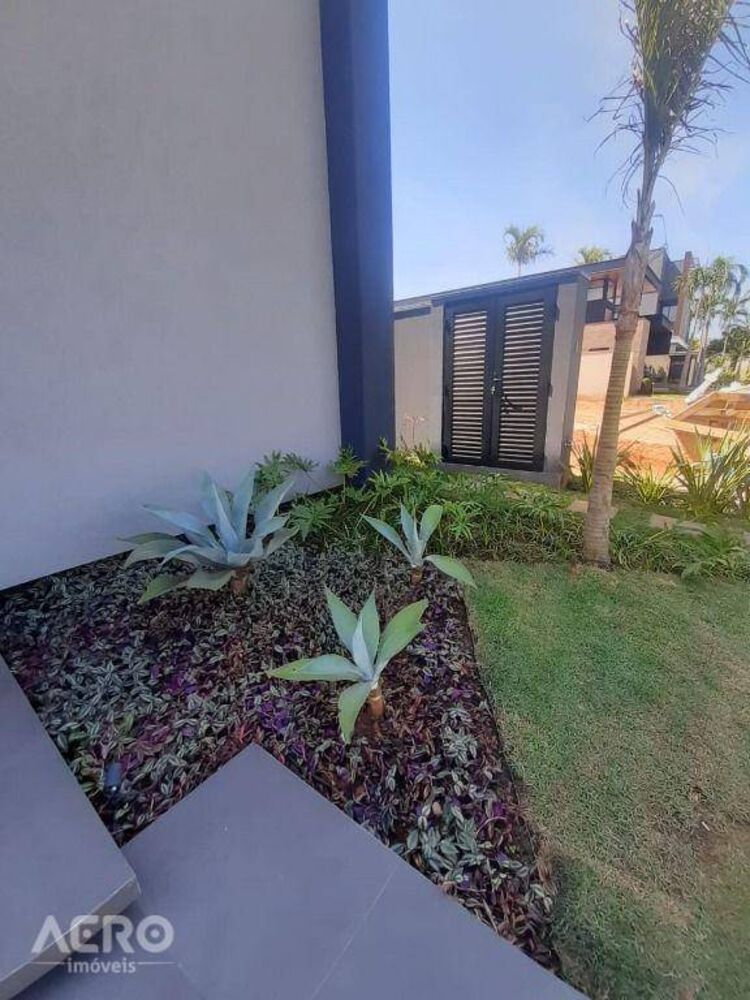 Casa de Condomínio à venda com 4 quartos, 274m² - Foto 2