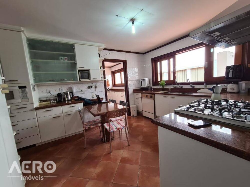 Casa à venda com 3 quartos, 279m² - Foto 5