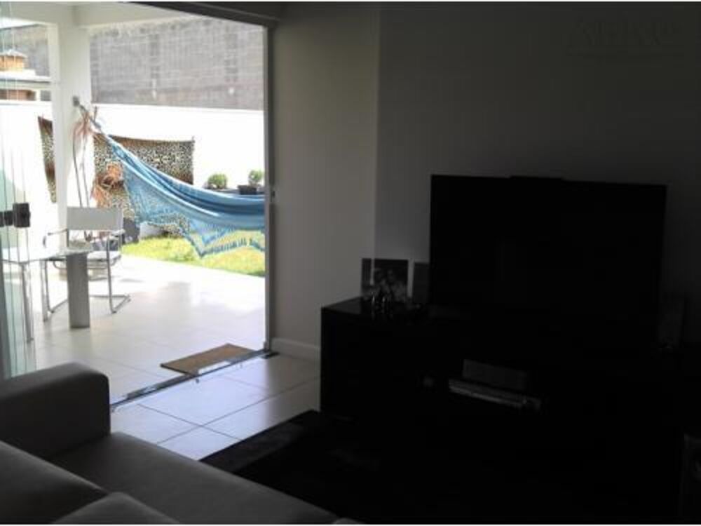 Casa à venda com 3 quartos, 185m² - Foto 1