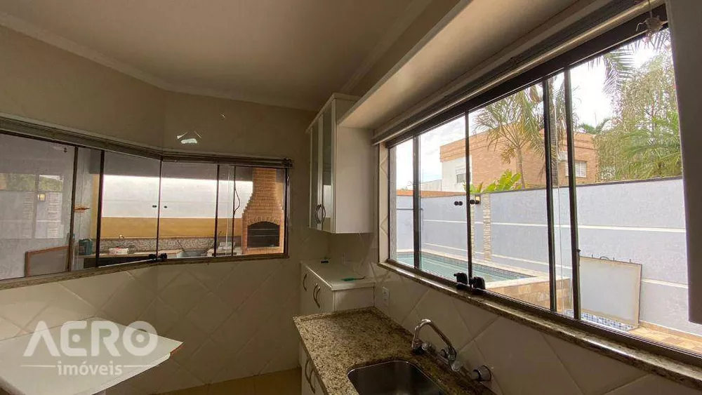 Casa de Condomínio à venda com 3 quartos, 190m² - Foto 1