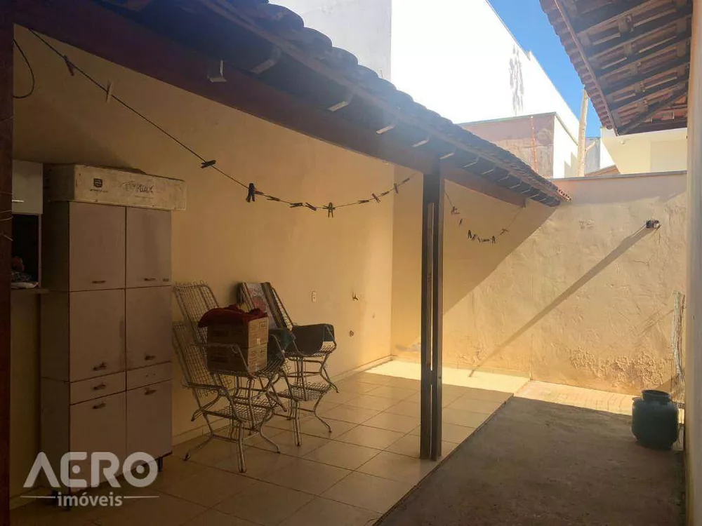 Casa à venda com 3 quartos, 170m² - Foto 2